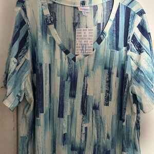 Women’s Lularoe Iris top